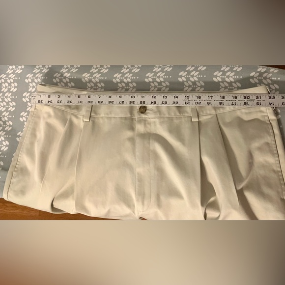 LL Bean Mens Natural Fit Pleated Tan Khaki Pants 44 X 30 Wrinkle Resistance. - Picture 7 of 10